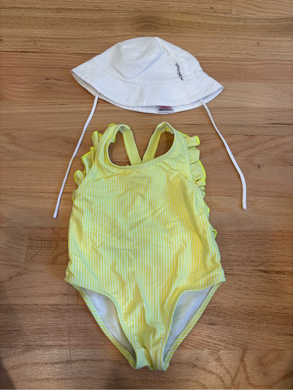 Jacadi Paris baby girl's striped one-piece swimsuit and hat size 36 Months